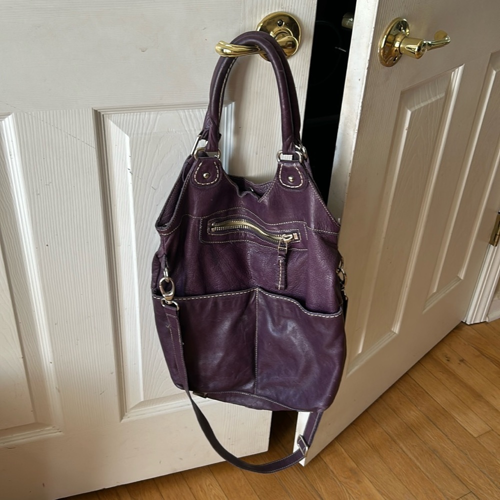 Roots brand premium leather purse.